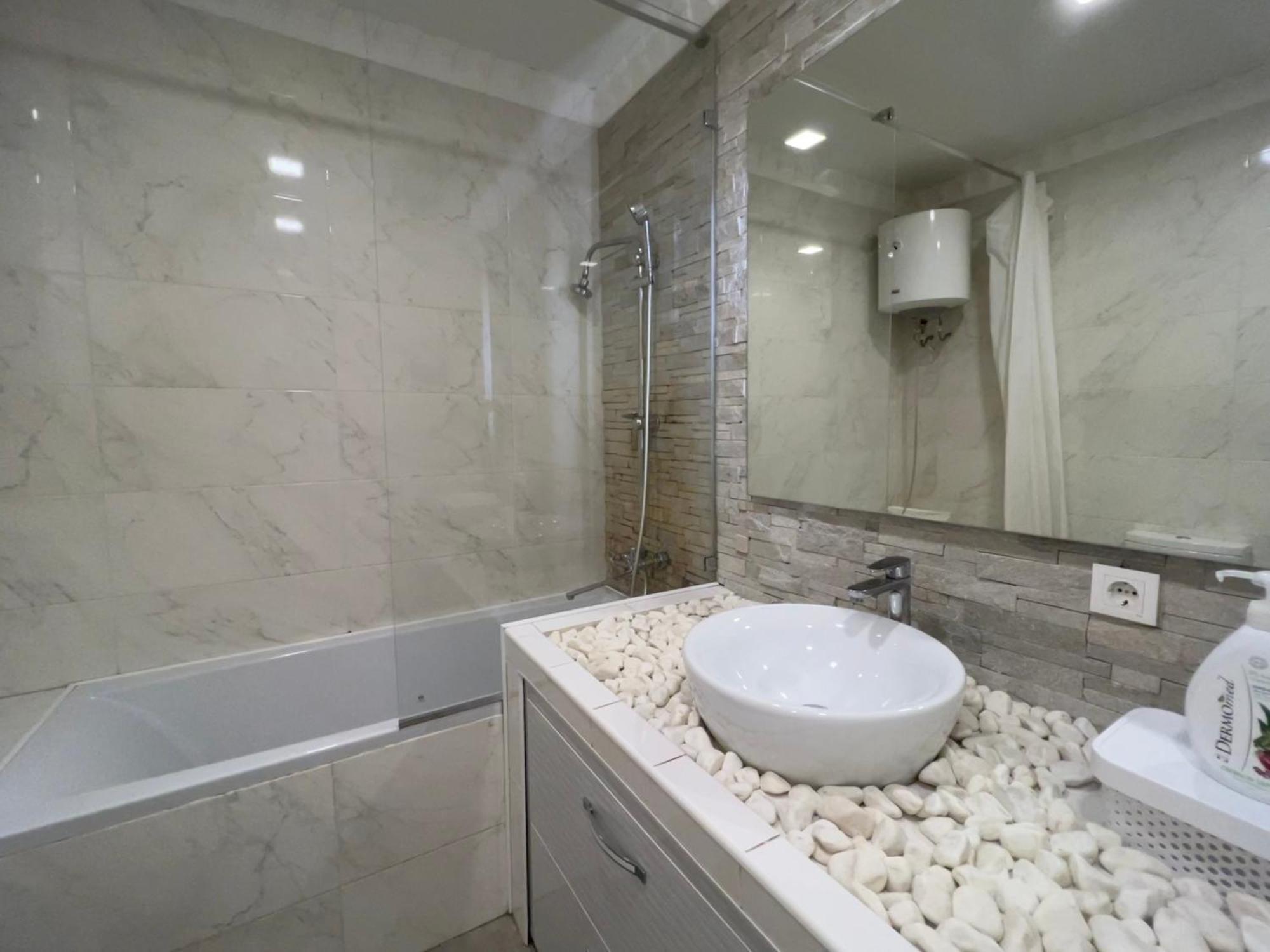 2 Bedrooms Heart Of City Center Chisinau Exterior photo